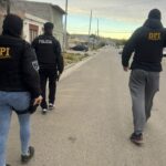 Detienen a hombre en Puerto Madryn por robo y violación de domicilio: vecinos intentaron agredirlo tras la aprehensión