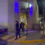 Allanaron la casa de un sospechoso y recuperaron objetos robados en un asalto con disparos